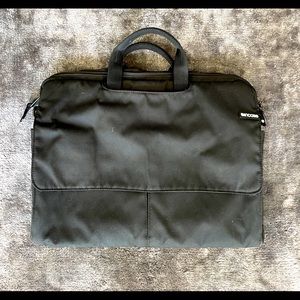 Incase 15" Laptop Bag Black ($40 value)